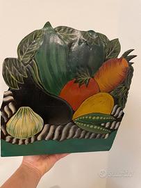 Portalettere-carte in latta decorata a mano