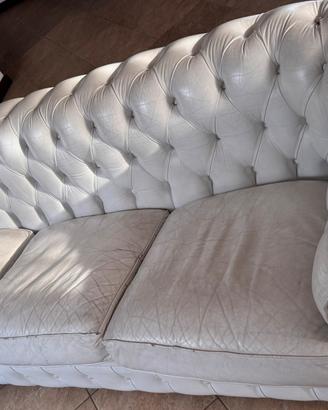 Coppia di divani Chesterfield in vera pelle