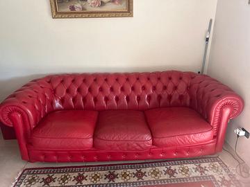 Divano in ecopelle rosso