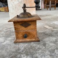 Macinino da caffè antico