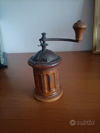 Antico macinacaffè manuale 