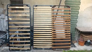 letti singoli con doghe in legno