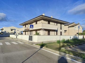 4 LOCALI A FOLIGNO