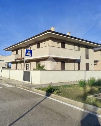 4 LOCALI A FOLIGNO