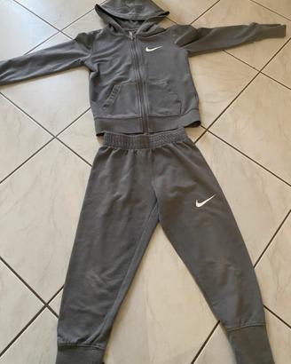 Tuta sportiva Nike bambino 3/4 anni