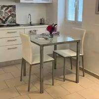 Bel tavolo quadrato 80x80+2 sedie similpelle