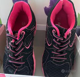 Scarpe da ginnastica con lacci, nr. 31.