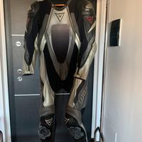 Tuta intera Dainese con protezione schiena