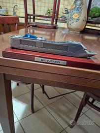 Modellino costa crociera fantasia