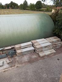 Pali in cemento usati per vigneto o recinzione