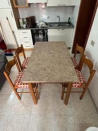 Tavolo con Sedie
