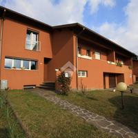 VILLA A SCHIERA A LA VALLETTA BRIANZA