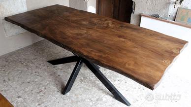 Tavoli in cedro con gambe in acciaio