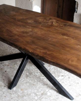 Tavoli in cedro con gambe in acciaio