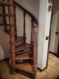 Scala a chiocciola in legno