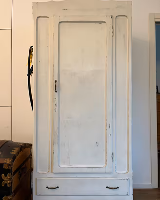 Armadio vintage in legno shabby chic decapato