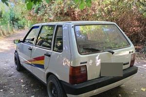 Auto fiat uno