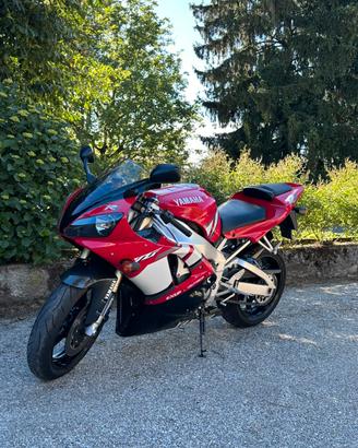 Yamaha r1