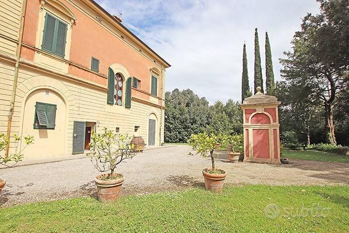 Rustico / Casale di 2160 m² con più di 5 locali e - Vista 2