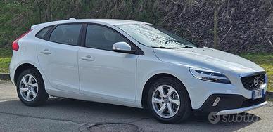 Volvo V40-2017
