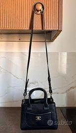 Chanel Neo Executive borsa a spalla pelle nero
