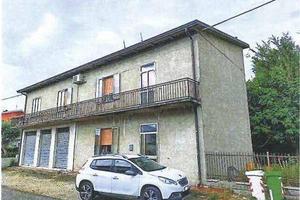 Immobile in asta di 327 m² con 5 locali e box auto