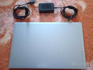 laptop 15.6 pollici + accessori nuovi