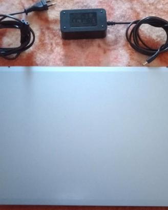 laptop 15.6 pollici + accessori nuovi