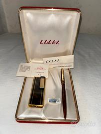 Paroure composta da accendino e penna laminato oro