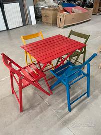 Set 1 tavolo e 4 sedie colorate pieghevoli legno