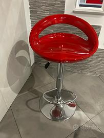 Set due sgabelli rossi