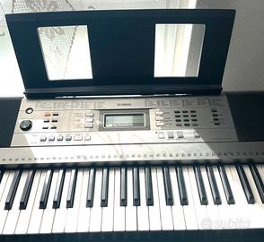Tastiera musicale yamaha 353