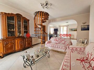 San Nicolò - Luminoso 6 Vani su 2 Livelli