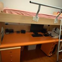 Letto a soppalco con scrivania