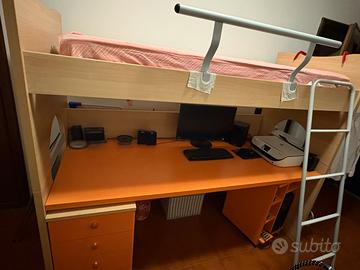 Letto a soppalco con scrivania
