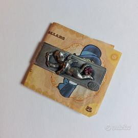 Ferma soldi vintage, angelo con pietra