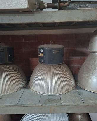 Lampade industriali disponibile circa 30 pezzi