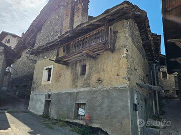 Rudere da ristrutturare su due piani