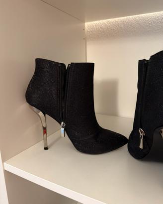 Stivaletto nero con brillantini