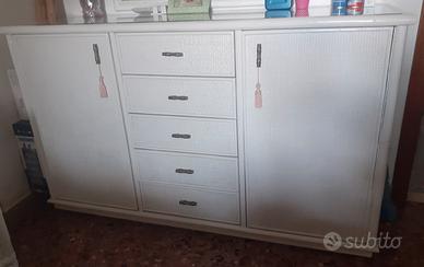 comò, comodini e specchio