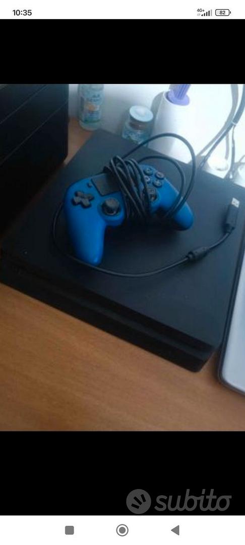 PS4 con joystick e un gioco - Console e Videogiochi In vendita a Palermo