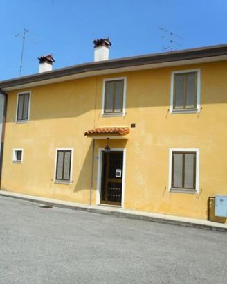 ACCOGLIENTE CASA BICAMERE: pronta da vivere con...