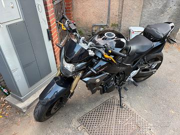 Suzuki GSR 750