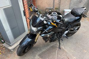 Suzuki GSR 750
