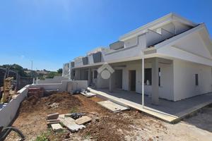 VILLA A SCHIERA A POMEZIA