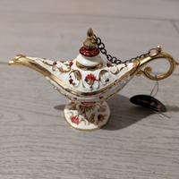 souvenir in metallo a forma di lampada 