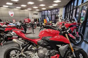 Ducati Streetfighter V2 RED