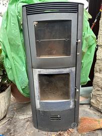 Stufa a legna con forno integrato
