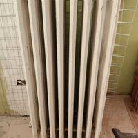 Radiatore/termosifone antico in ghisa