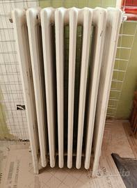 Radiatore/termosifone antico in ghisa